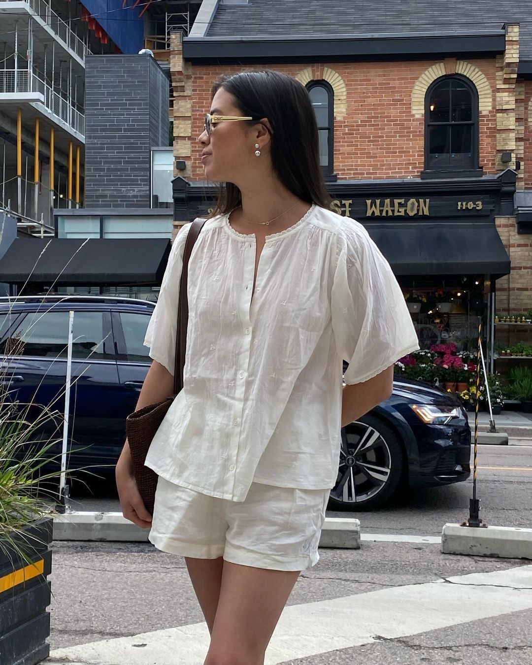 Quần shorts đang được hội &ldquo;cool girl&rdquo; n&acirc;ng tầm: Mix đ&uacute;ng kiểu vừa m&aacute;t vừa sang, mặc cả h&egrave; kh&ocirc;ng ch&aacute;n- Ảnh 13.