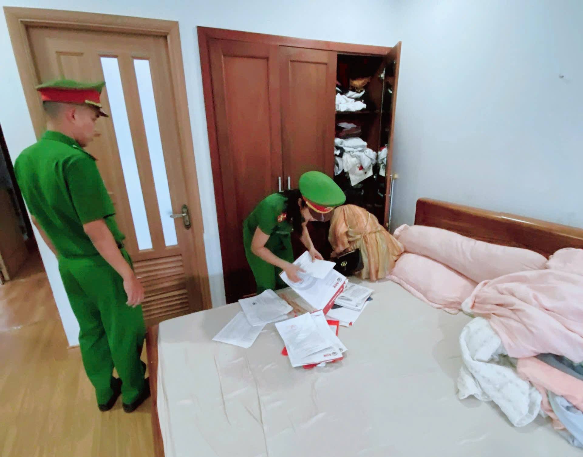 Ra lệnh cấm đi khỏi nơi cư tr&uacute; đối với nữ tổng gi&aacute;m đốc L&ecirc; Thị Oanh SN 1991- Ảnh 2.