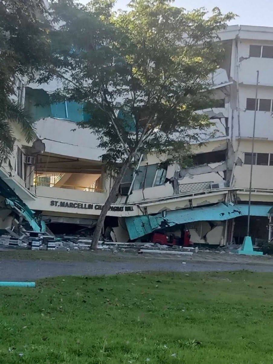 Hiện trường động đất 7,8 độ ở Philippines: Trung t&acirc;m thương mại đổ sập, ch&ocirc;n v&ugrave;i cửa h&agrave;ng Jollibee b&ecirc;n dưới; nhiều t&ograve;a nh&agrave; bị "bẻ đ&ocirc;i"- Ảnh 2.