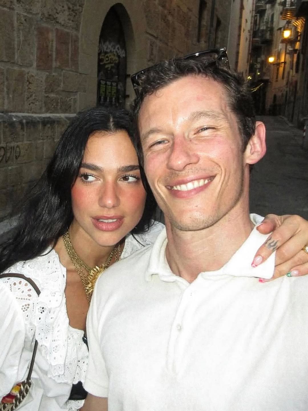 Sau đ&aacute;m cưới khủng 200 kh&aacute;ch ti&ecirc;u tốn 52 tỷ đồng, Dua Lipa - Callum Turner lộ diện với t&igrave;nh trạng đ&aacute;ng lo- Ảnh 6.