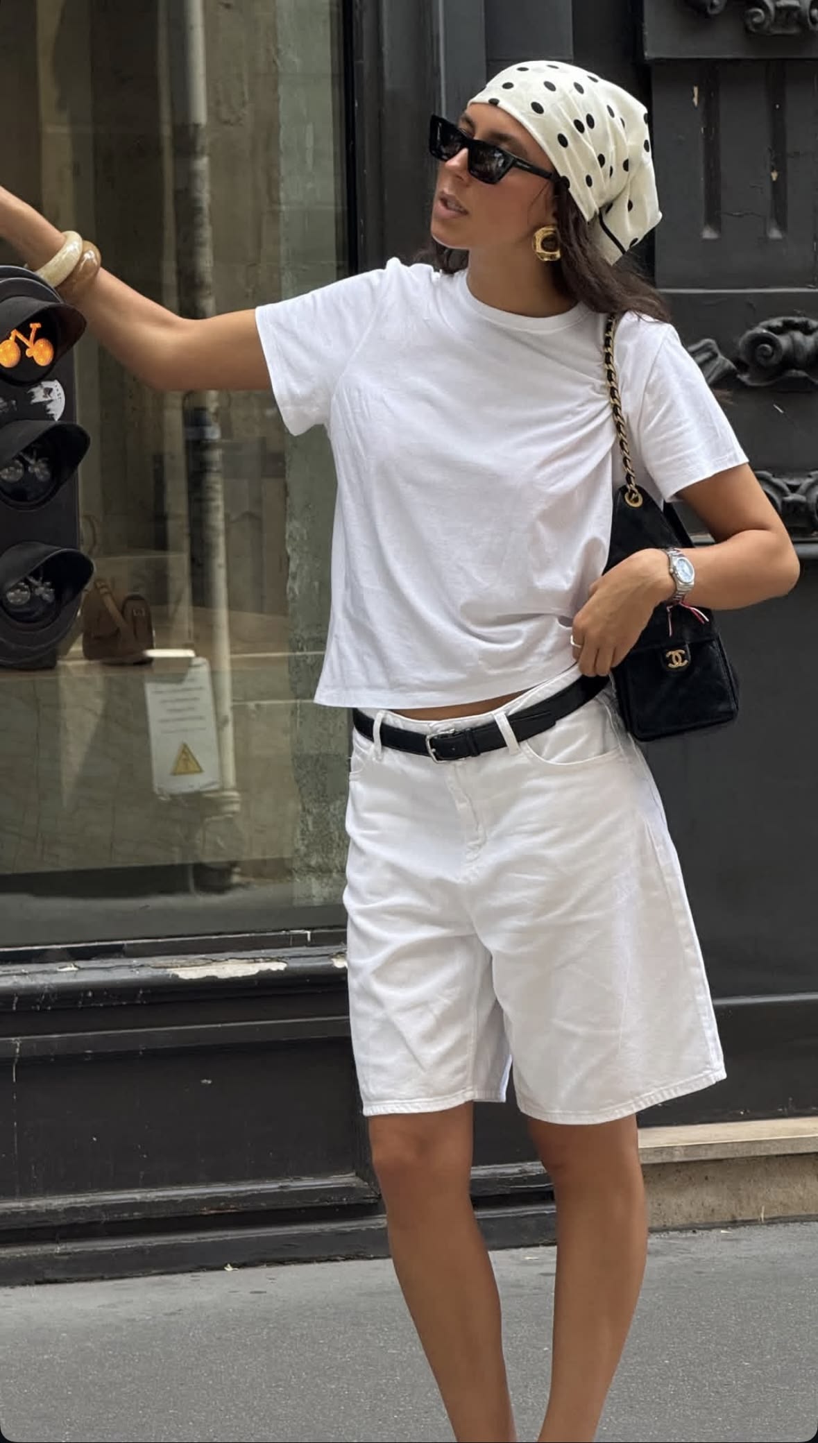 Quần shorts đang được hội &ldquo;cool girl&rdquo; n&acirc;ng tầm: Mix đ&uacute;ng kiểu vừa m&aacute;t vừa sang, mặc cả h&egrave; kh&ocirc;ng ch&aacute;n- Ảnh 7.