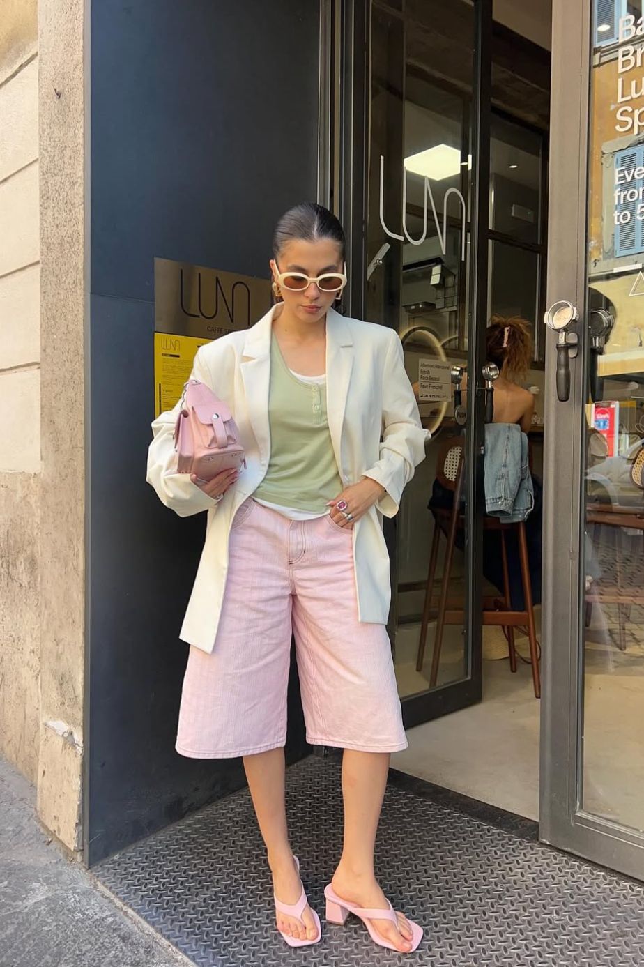 Quần shorts đang được hội &ldquo;cool girl&rdquo; n&acirc;ng tầm: Mix đ&uacute;ng kiểu vừa m&aacute;t vừa sang, mặc cả h&egrave; kh&ocirc;ng ch&aacute;n- Ảnh 10.