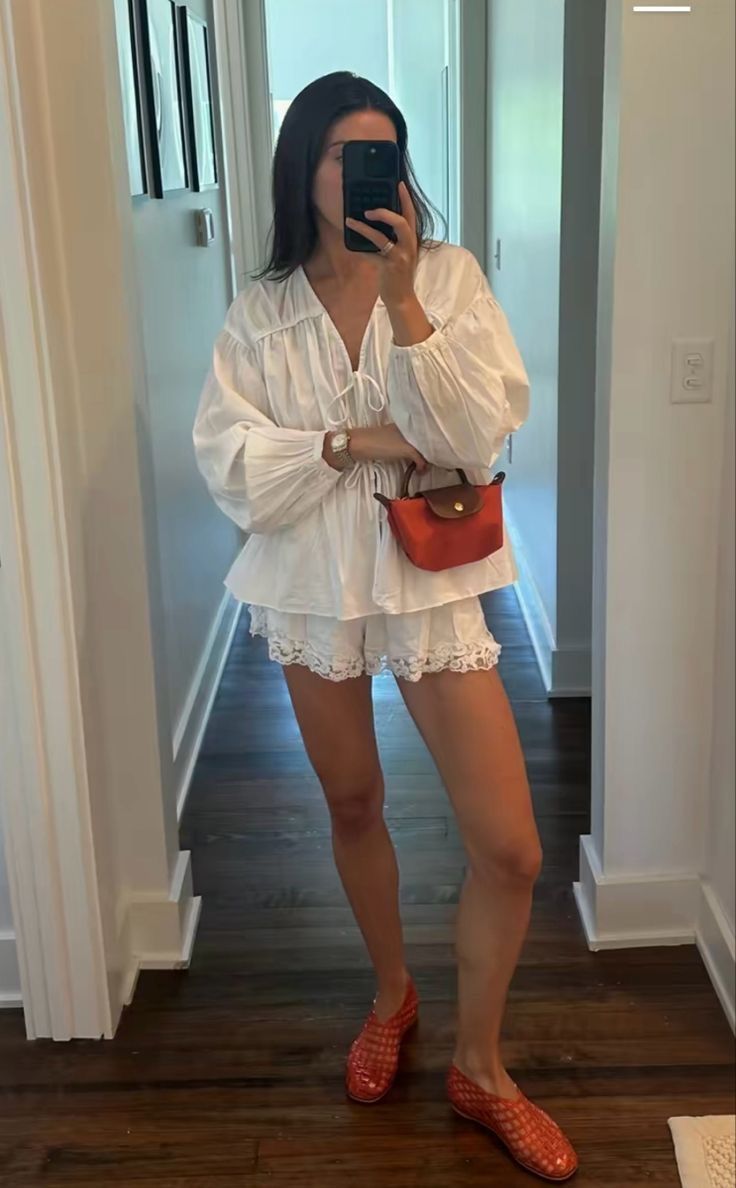 Quần shorts đang được hội &ldquo;cool girl&rdquo; n&acirc;ng tầm: Mix đ&uacute;ng kiểu vừa m&aacute;t vừa sang, mặc cả h&egrave; kh&ocirc;ng ch&aacute;n- Ảnh 15.