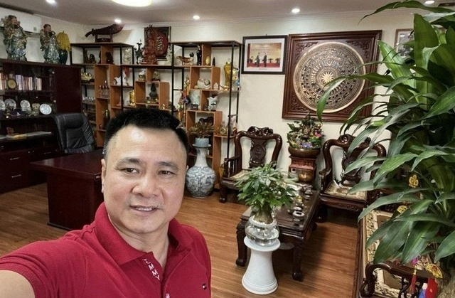 Cơ ngơi của NSND Tự Long: Căn hộ cao cấp ở H&agrave; th&agrave;nh, g&oacute;c n&agrave;o cũng đậm n&eacute;t truyền thống, gian thờ tự "đ&uacute;ng lễ nghi chuẩn phong thủy"- Ảnh 5.