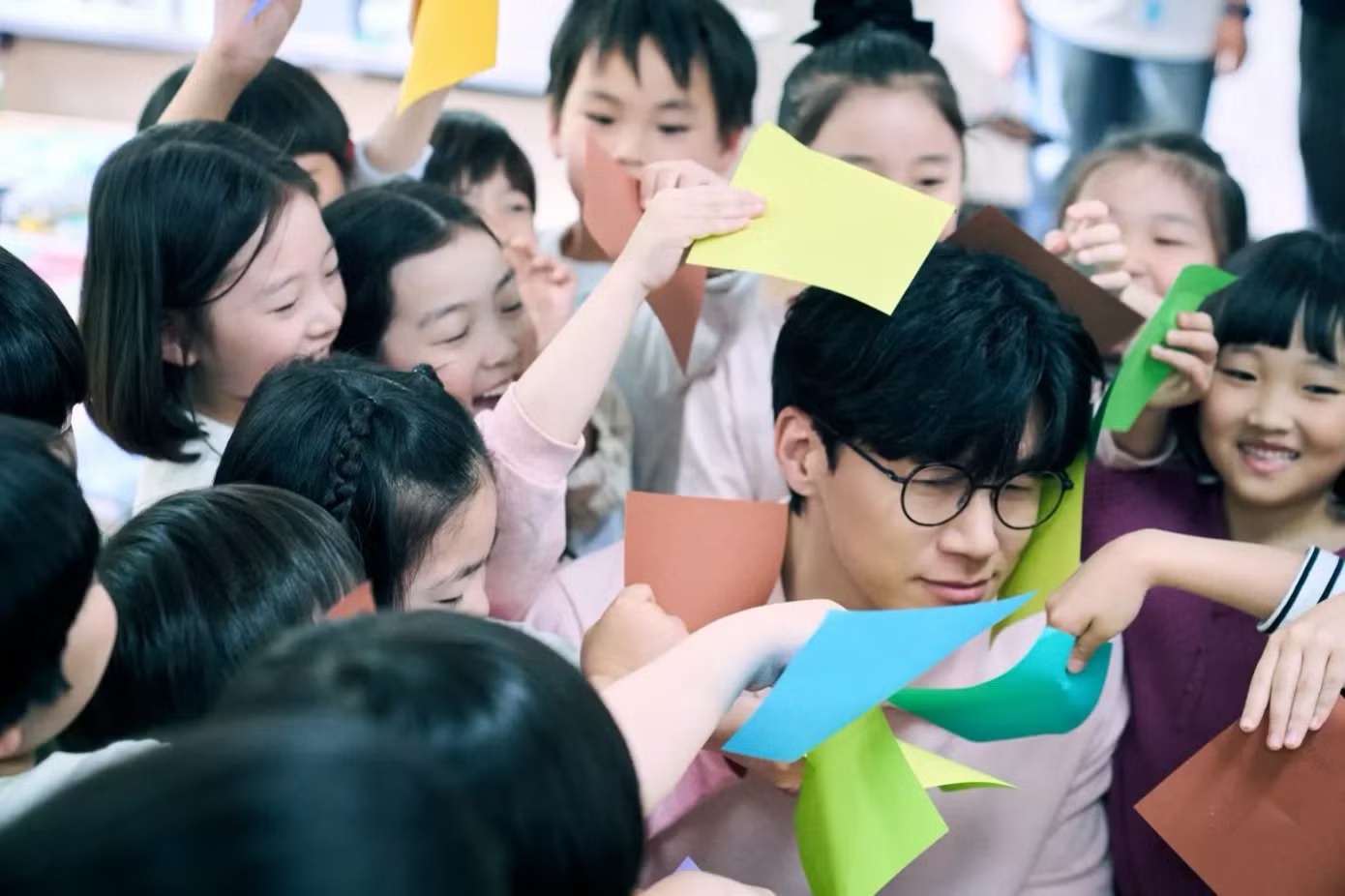 Nam ch&iacute;nh của si&ecirc;u phẩm bạo lực học đường hot nhất tuần qua: Chồng quốc d&acirc;n thế hệ mới l&agrave;m hội chị em "quay xe" gấp v&igrave; độ ngầu l&ograve;i- Ảnh 6.