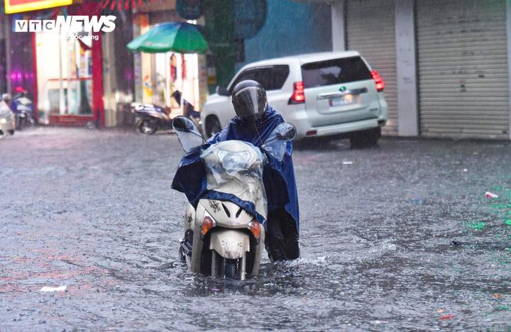 Dự b&aacute;o thời tiết 8/6: Bắc Bộ đ&oacute;n kh&ocirc;ng kh&iacute; lạnh kết th&uacute;c nắng n&oacute;ng, trời mưa lớn- Ảnh 1.