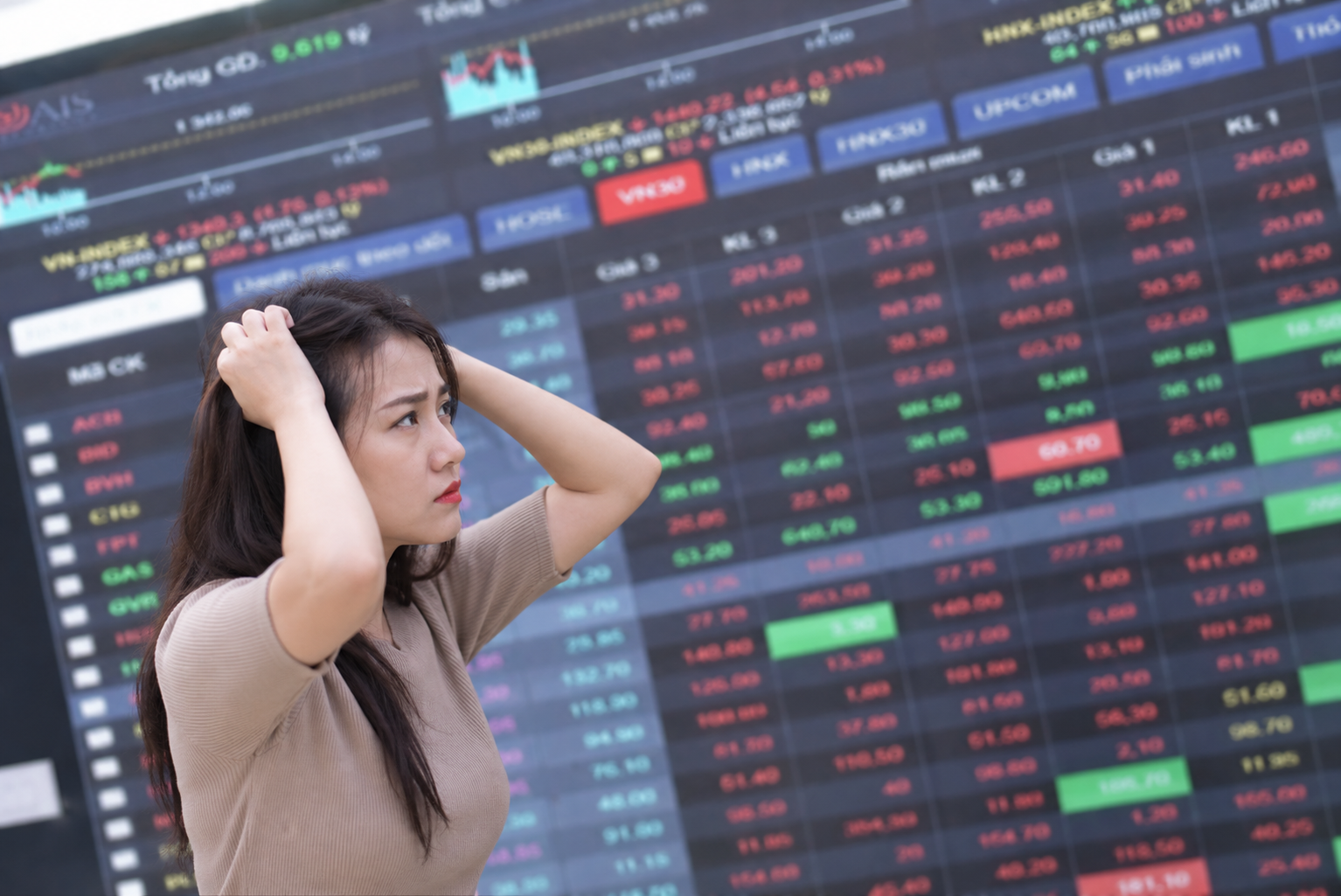 Điều gì khiến VN-Index rơi tự do gần 50 điểm, chính thức thủng mốc 1.800 điểm?- Ảnh 1. Điều gì khiến VN-Index rơi tự do gần 50 điểm, chính thức thủng mốc 1.800 điểm?- Ảnh 1.