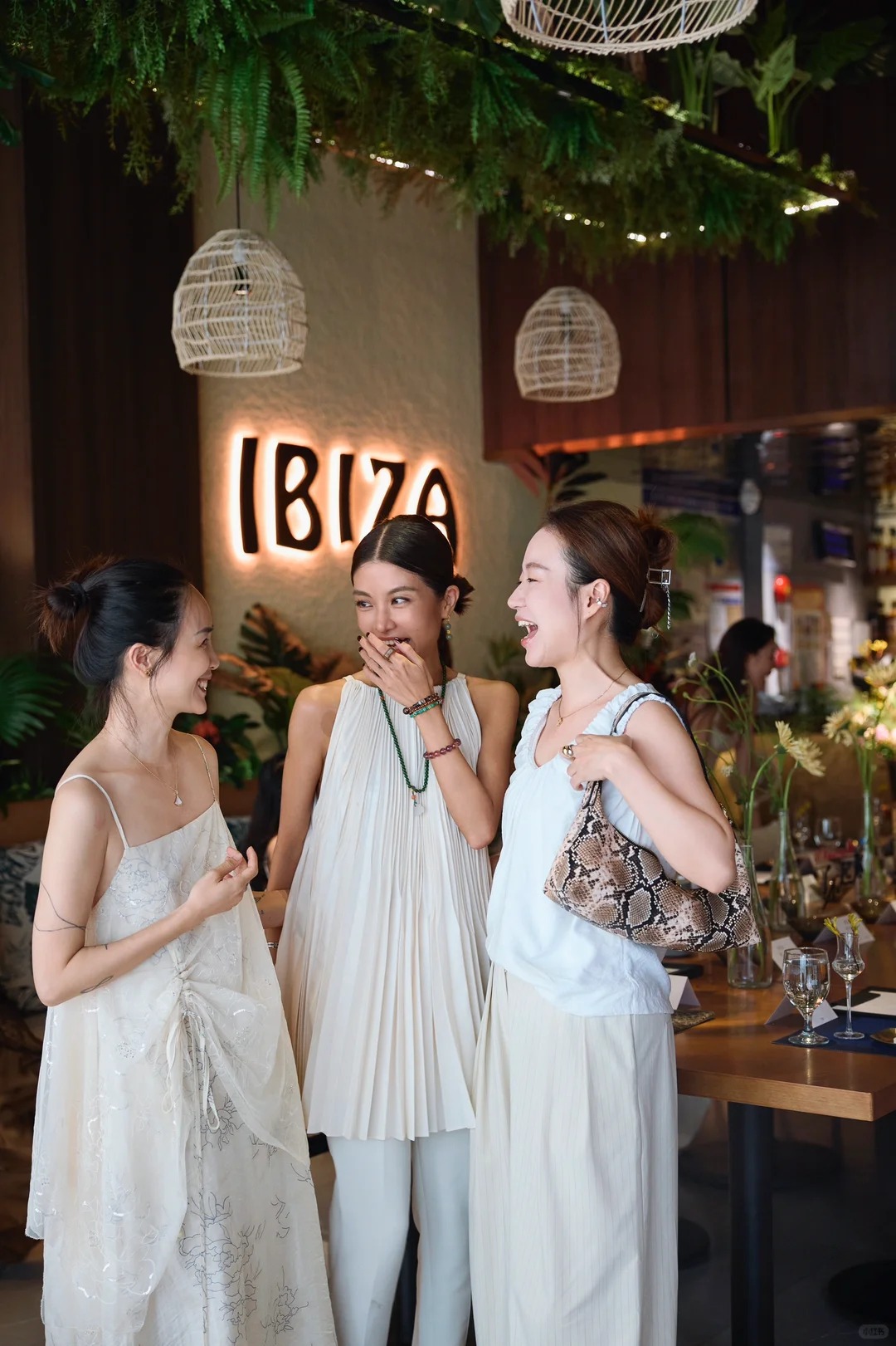 Qua rồi thời &ldquo;ph&ocirc;ng bạt&rdquo; khoe xe sang, đồ hiệu: Giờ 30 tuổi thấy ai c&oacute; 3 thứ n&agrave;y l&agrave; đẳng cấp thật sự!- Ảnh 1.