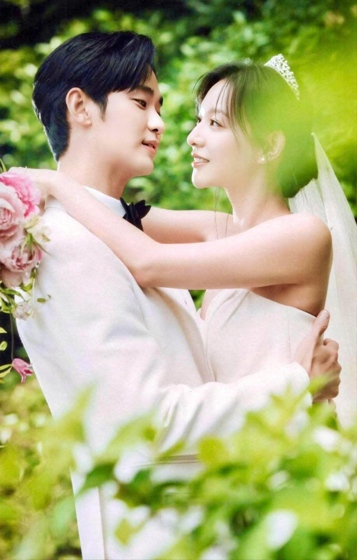 B&ugrave;ng nổ bằng chứng Kim Soo Hyun - Kim Ji Won hẹn h&ograve;, n&agrave;ng quyết nắm tay ch&agrave;ng vượt ng&agrave;n ch&ocirc;ng gai?- Ảnh 3.