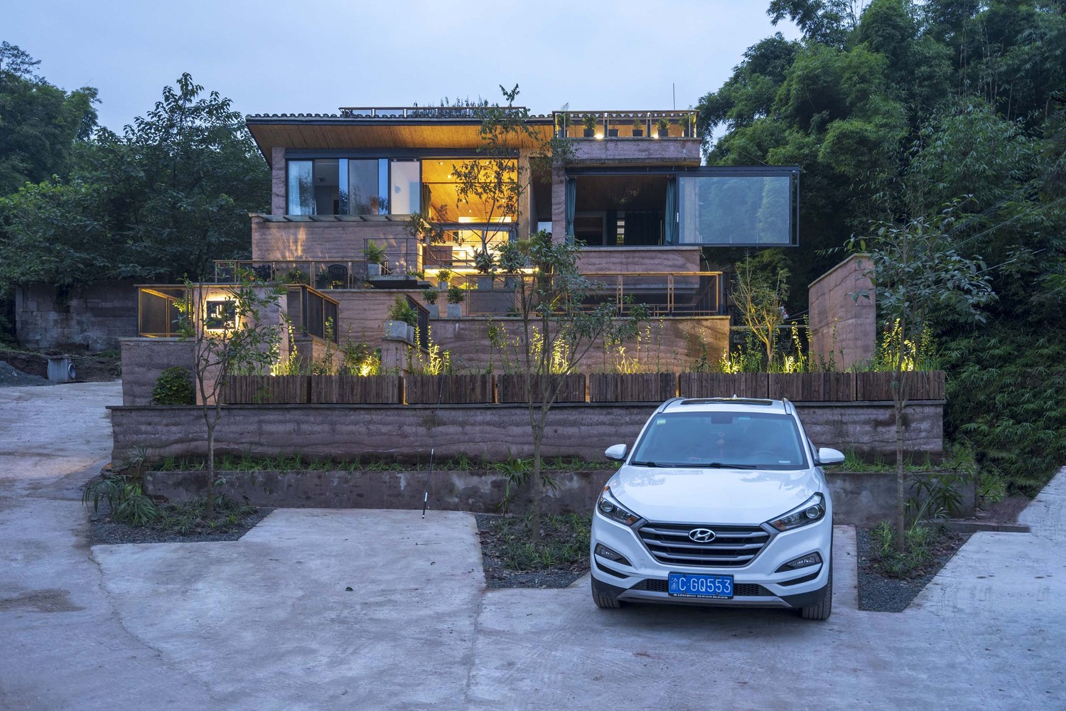 Kiến tr&uacute;c sư thất nghiệp chi 6,5 tỷ x&acirc;y nh&agrave; 300m2 tr&ecirc;n n&uacute;i, sống chill c&ugrave;ng bố mẹ: Uống tr&agrave; tr&ecirc;n n&oacute;c nh&agrave;, kh&ocirc;ng c&oacute; h&agrave;ng r&agrave;o- Ảnh 6.