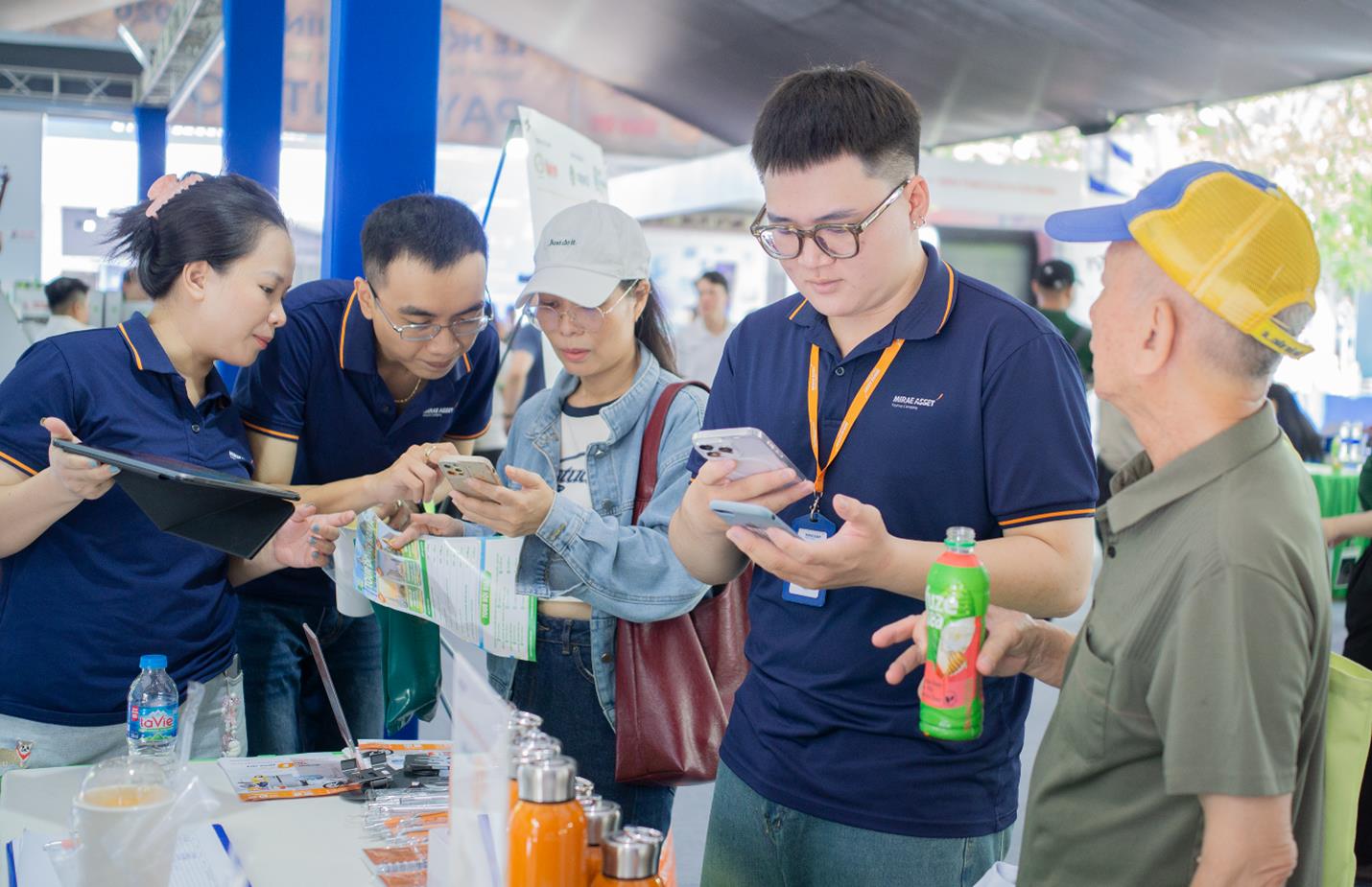 Gen Z quản lý tài chính trên nền tảng số - Ảnh 2. Gen Z quản lý tài chính trên nền tảng số - Ảnh 2.