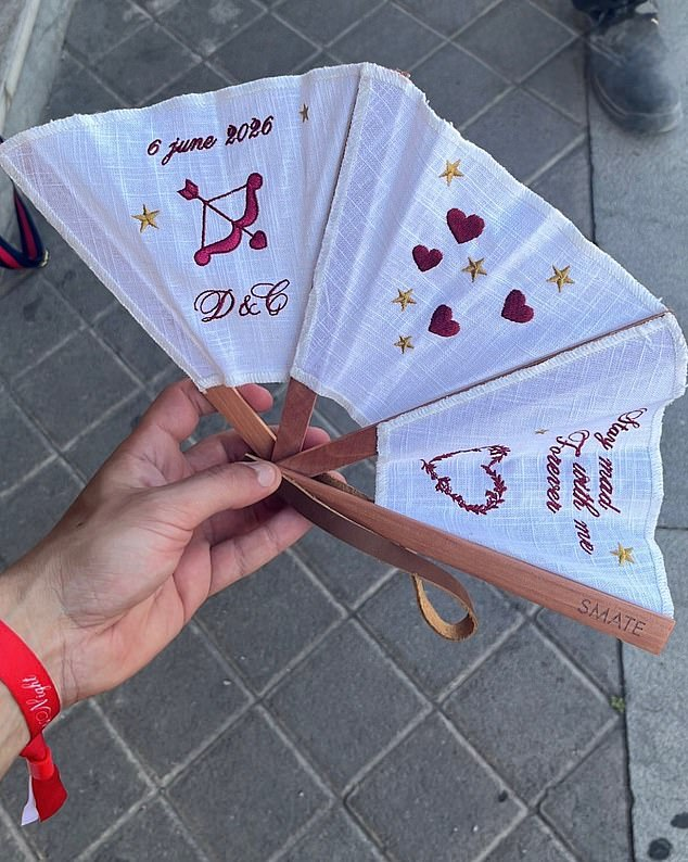 "Kiếp nạn" bất ngờ đến với danh ca hát trong đám cưới 1,5 triệu bảng Anh của Dua Lipa- Ảnh 16. "Kiếp nạn" bất ngờ đến với danh ca hát trong đám cưới 1,5 triệu bảng Anh của Dua Lipa- Ảnh 16.