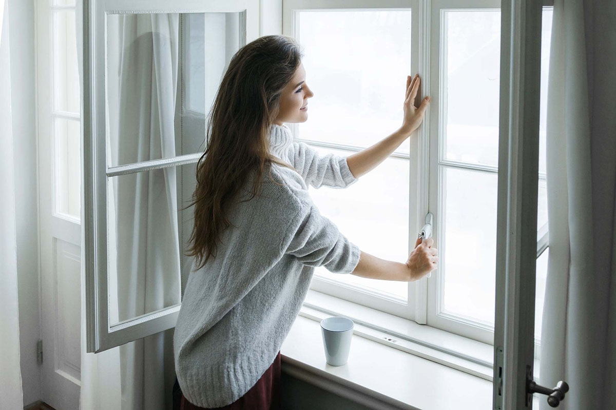 6 việc n&ecirc;n l&agrave;m trước khi bật điều h&ograve;a mỗi ng&agrave;y để giảm &aacute;p lực tiền điện: Nhiều gia đ&igrave;nh bỏ qua bước đầu ti&ecirc;n n&ecirc;n h&oacute;a đơn tăng vọt cả m&ugrave;a h&egrave; - Ảnh 1.