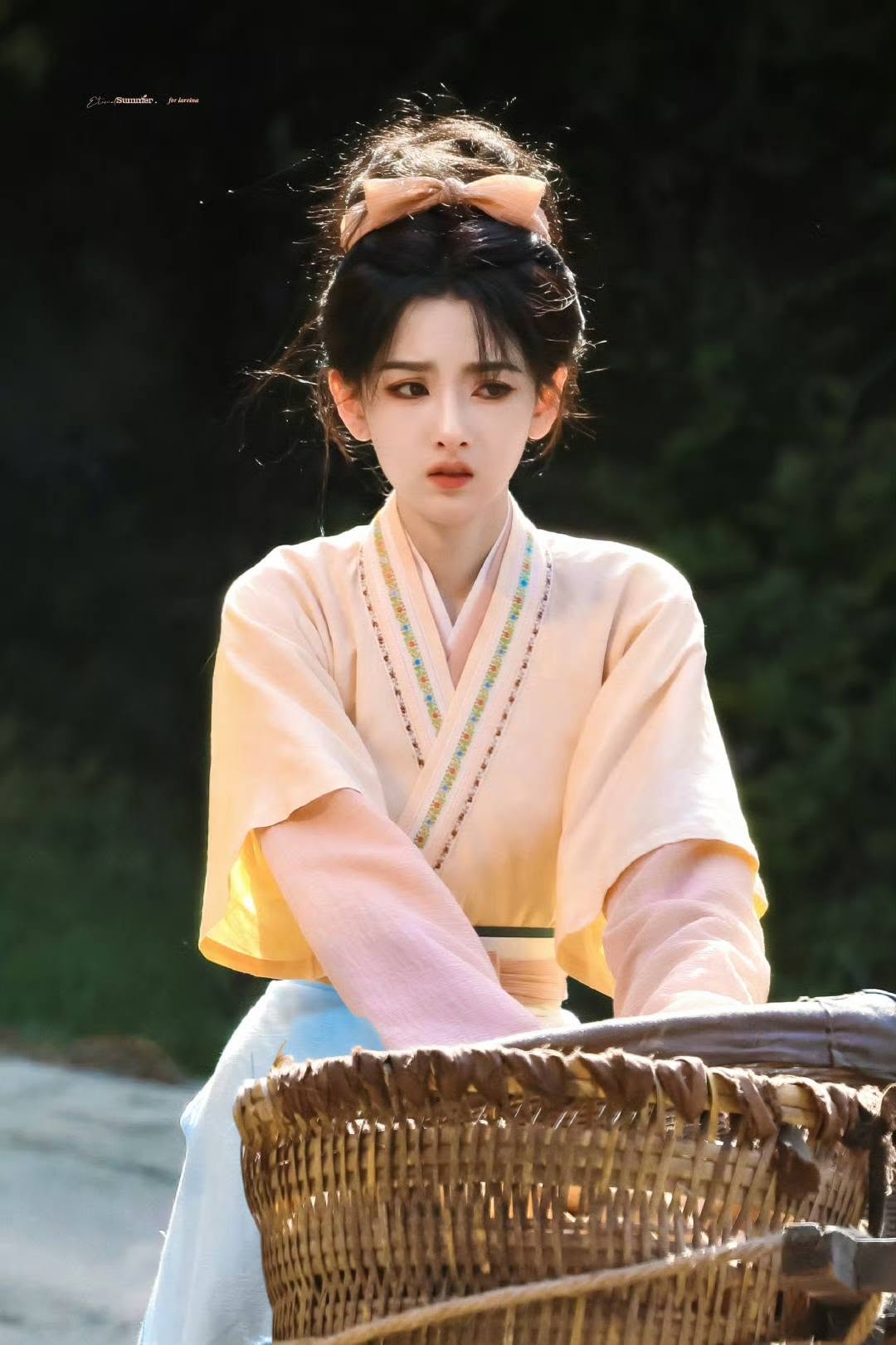 Đang viral mỹ nh&acirc;n c&oacute; đ&ocirc;i mắt to hơn cả miệng: Đ&iacute;nh 2 vi&ecirc;n kim cương tr&ecirc;n mặt, visual độc bản kh&ocirc;ng thể sao ch&eacute;p- Ảnh 5.
