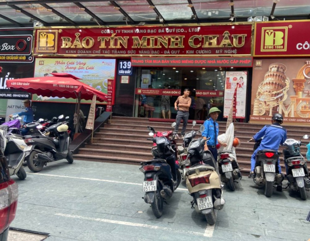 V&igrave; sao v&agrave;ng 18-19 triệu/chỉ th&igrave; tranh nhau xếp h&agrave;ng, giờ c&ograve;n 14,38 triệu lại kh&ocirc;ng thấy ai?- Ảnh 3.