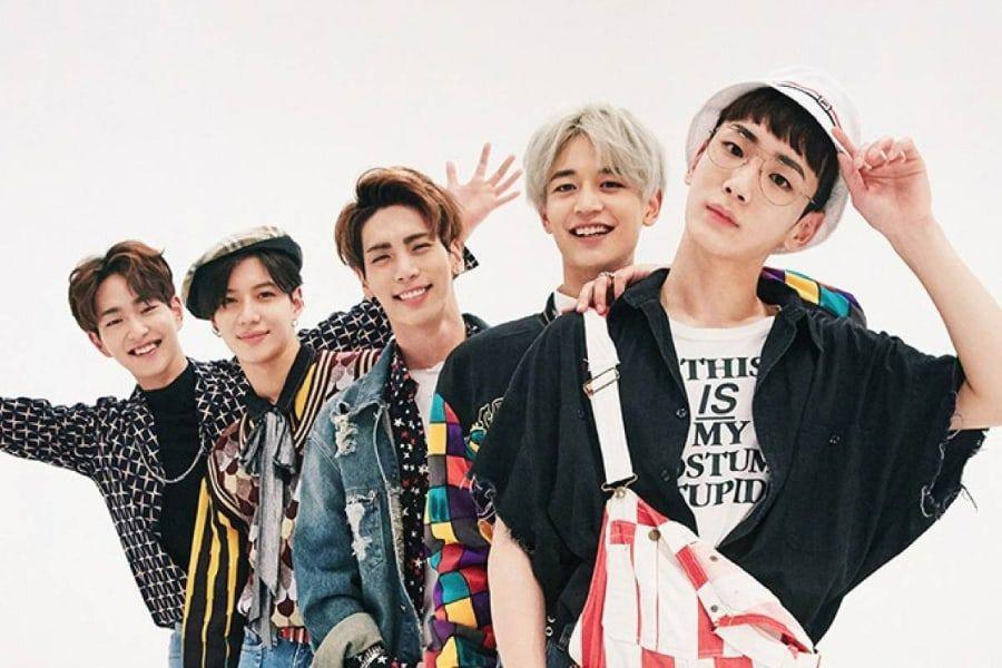Nam thần Minho (SHINee) đổ bộ Tân Sơn Nhất: Visual đời thực sáng bừng cả sân bay- Ảnh 12. Nam thần Minho (SHINee) đổ bộ Tân Sơn Nhất: Visual đời thực sáng bừng cả sân bay- Ảnh 12.