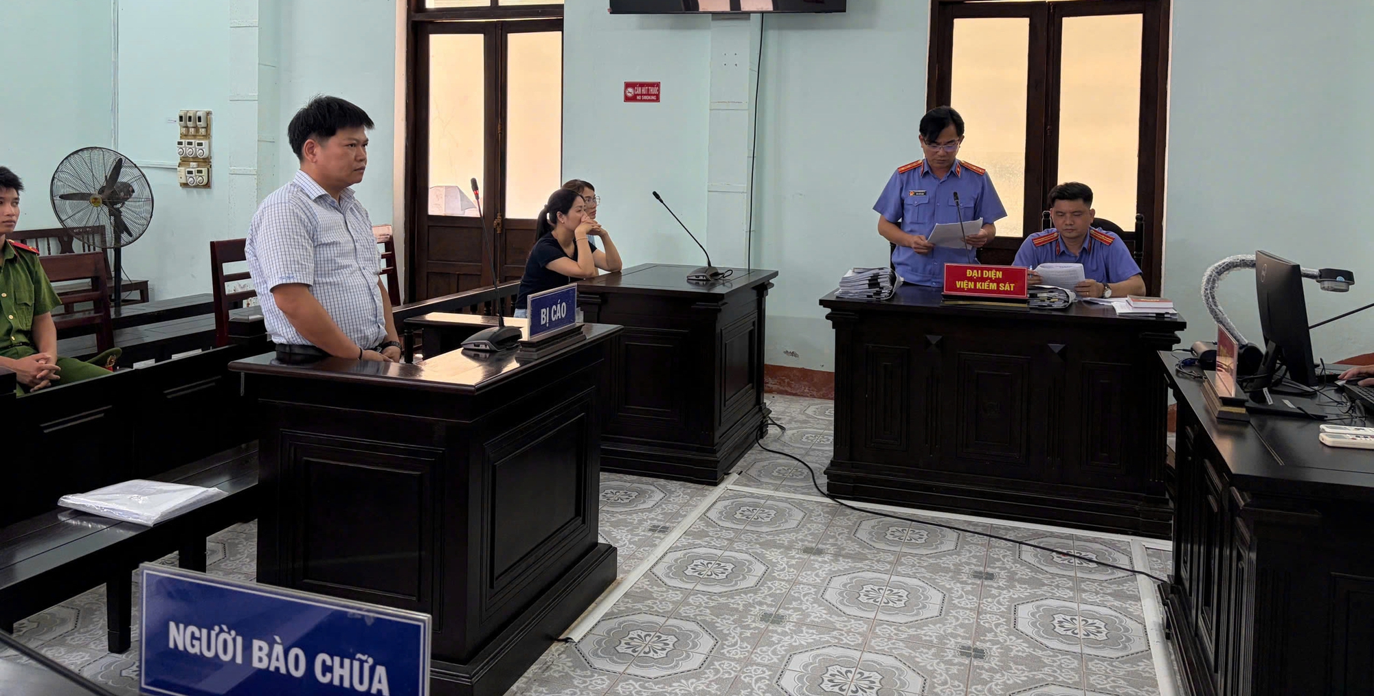 Nguy&ecirc;n Gi&aacute;m đốc CDC Thừa Thi&ecirc;n - Huế từ chối nhận tiền "c&aacute;m ơn" của C&ocirc;ng ty Việt &Aacute; - Ảnh 1.