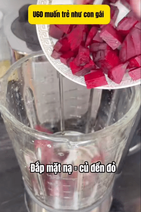 Kh&ocirc;ng cần mỹ phẩm đắt tiền, mẹ U60 chỉ con g&aacute;i b&ocirc;i thứ n&agrave;y l&ecirc;n da để nh&igrave;n trẻ hơn so với tuổi, đến phụ nữ H&agrave;n cũng đang học theo- Ảnh 2.