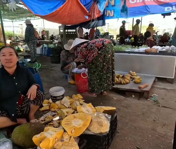 Kh&aacute;ch T&acirc;y v&agrave; chuyện ăn m&iacute;t khi đến Việt Nam: Viết được th&agrave;nh tiểu thuyết 1.000 chương- Ảnh 10.