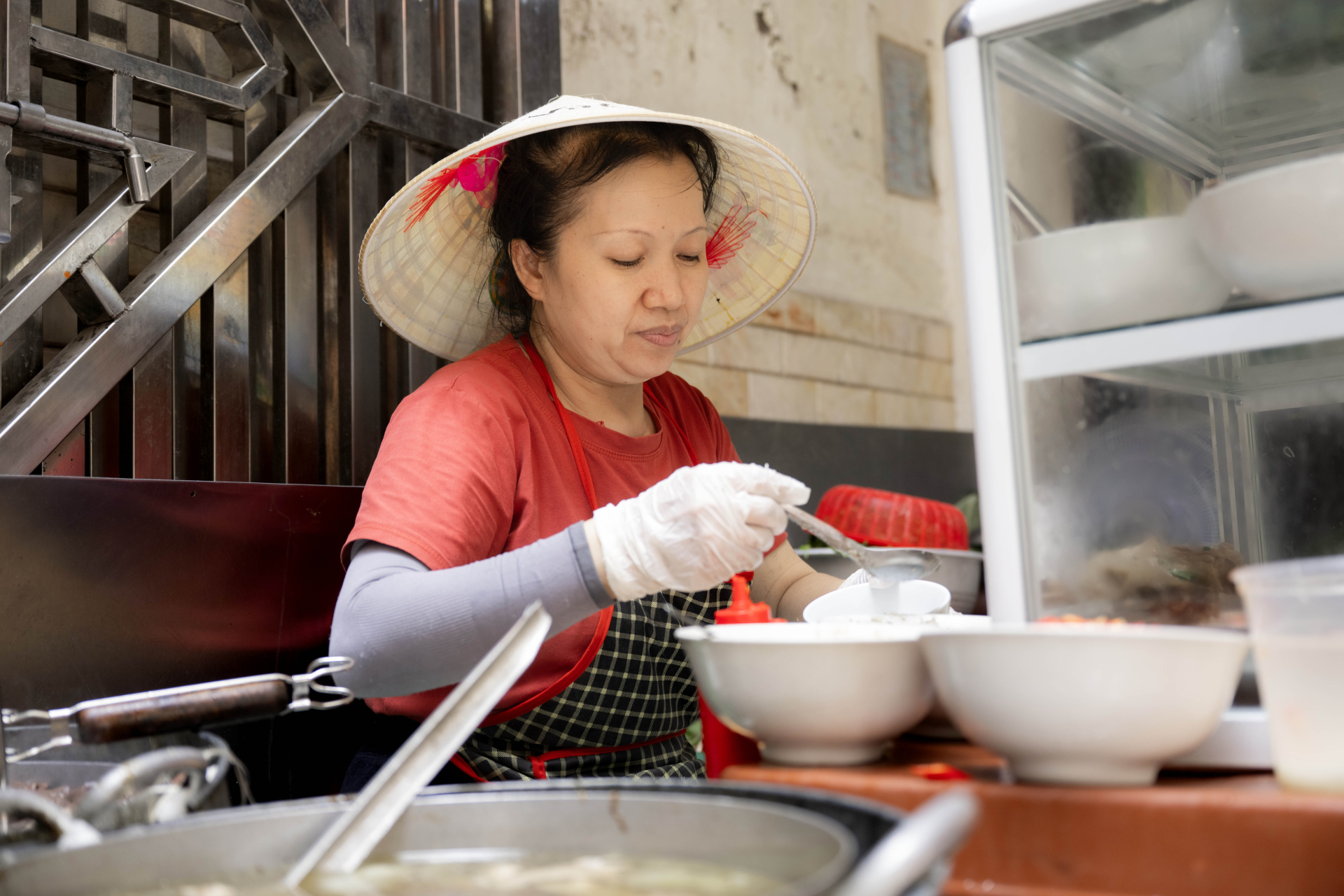 B&agrave; chủ b&uacute;n ngan Nh&agrave;n lần đầu l&ecirc;n tiếng: "Kh&ocirc;ng bao giờ cọc với nh&acirc;n vi&ecirc;n, ng&agrave;y n&agrave;o cũng tập thể dục, kh&aacute;ch ruột hiểu chị l&agrave; đủ!" - Ảnh 7.