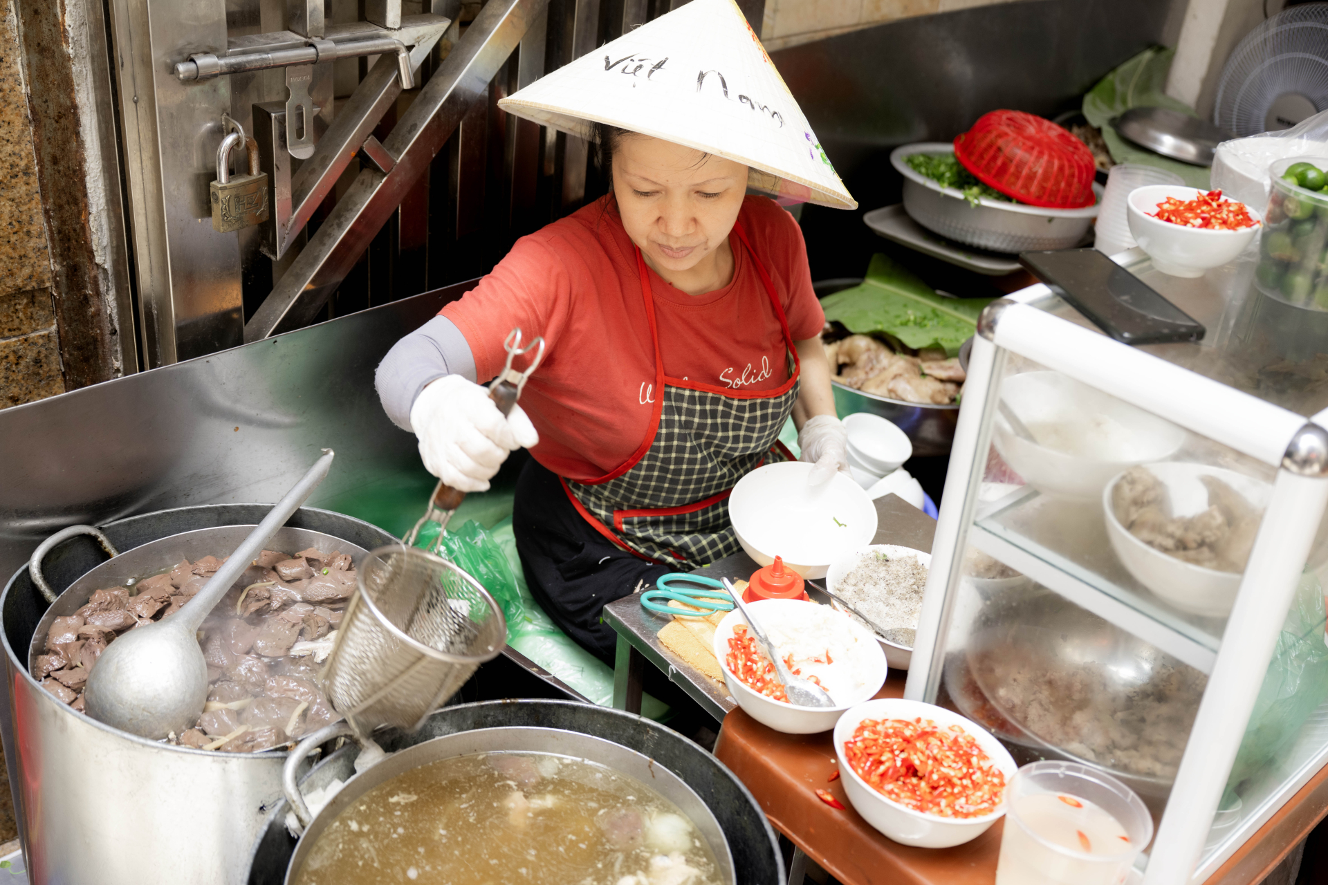 B&agrave; chủ b&uacute;n ngan Nh&agrave;n lần đầu l&ecirc;n tiếng: "Kh&ocirc;ng bao giờ cọc với nh&acirc;n vi&ecirc;n, ng&agrave;y n&agrave;o cũng tập thể dục, kh&aacute;ch ruột hiểu chị l&agrave; đủ!" - Ảnh 9.