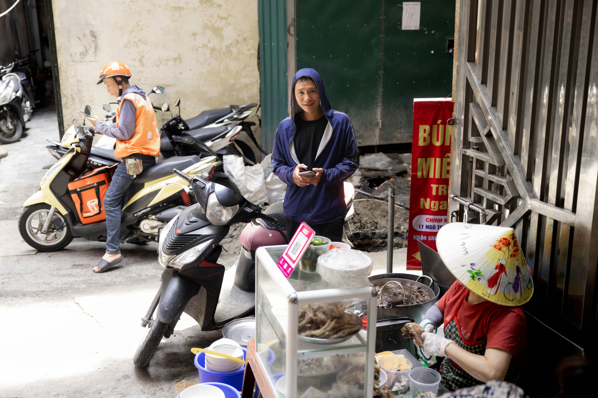 B&agrave; chủ b&uacute;n ngan Nh&agrave;n lần đầu l&ecirc;n tiếng: "Kh&ocirc;ng bao giờ cọc với nh&acirc;n vi&ecirc;n, ng&agrave;y n&agrave;o cũng tập thể dục, kh&aacute;ch ruột hiểu chị l&agrave; đủ!" - Ảnh 10.
