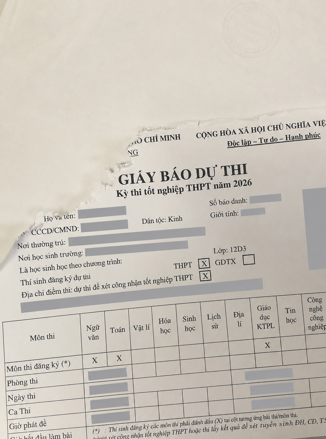 Bức ảnh phát ra tiếng khóc của một sĩ tử trước ngày thi tốt nghiệp THPT- Ảnh 1. Bức ảnh phát ra tiếng khóc của một sĩ tử trước ngày thi tốt nghiệp THPT- Ảnh 1.