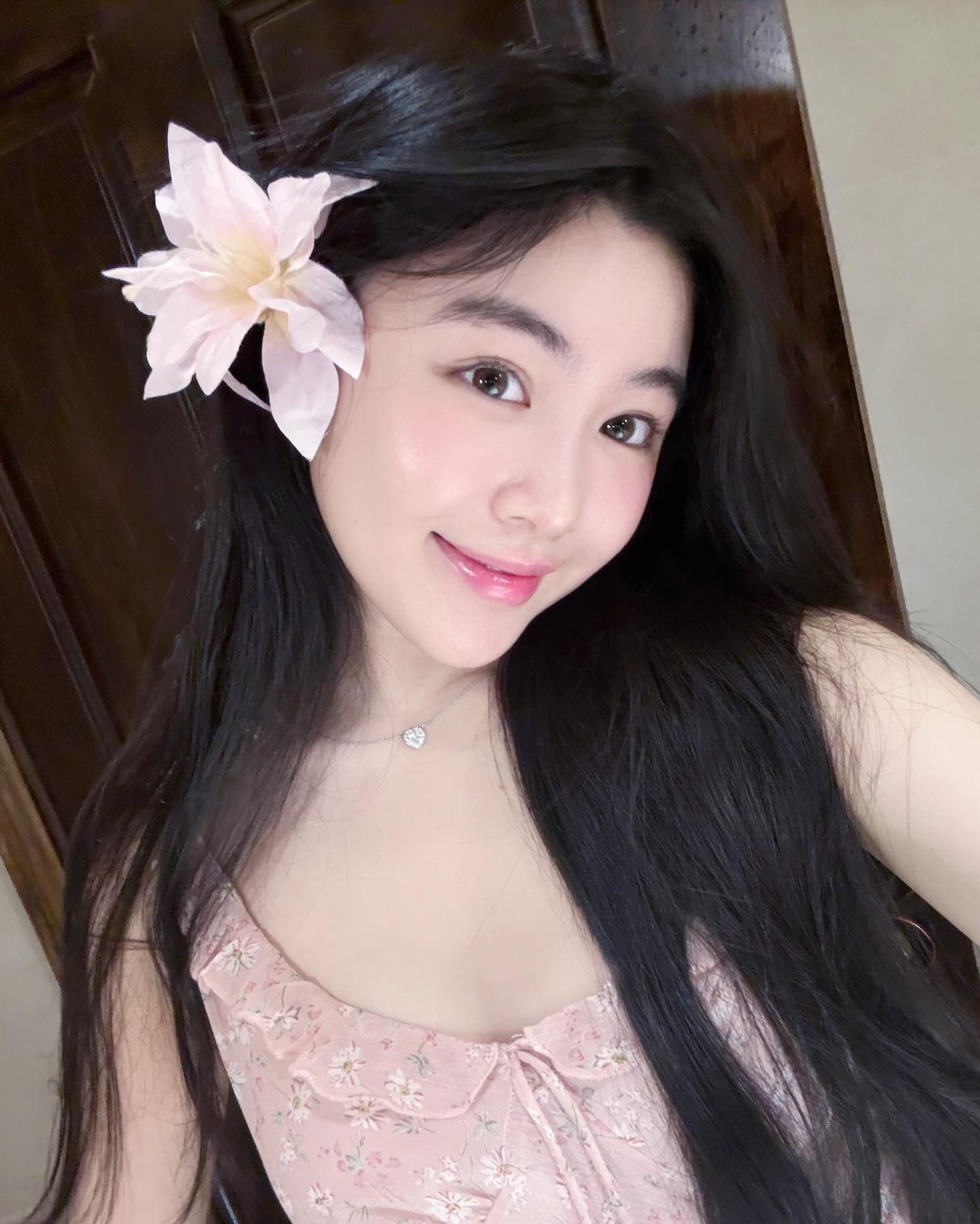 H&igrave;nh ảnh mới nhất của Lọ Lem khiến d&acirc;n t&igrave;nh ho&agrave;i nghi một điểm- Ảnh 5.