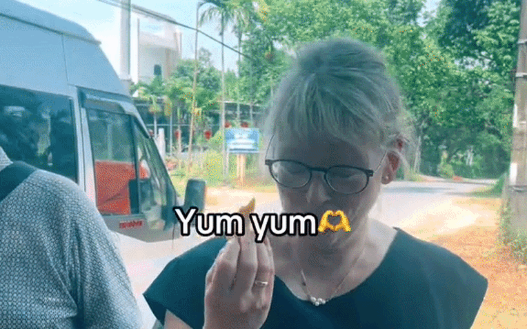 Kh&aacute;ch T&acirc;y v&agrave; chuyện ăn m&iacute;t khi đến Việt Nam: Viết được th&agrave;nh tiểu thuyết 1.000 chương- Ảnh 1.