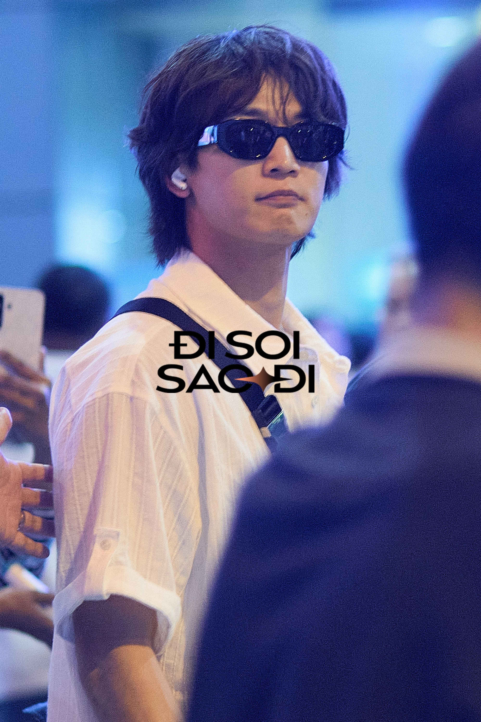 Nam thần Minho (SHINee) đổ bộ Tân Sơn Nhất: Visual đời thực sáng bừng cả sân bay- Ảnh 6. Nam thần Minho (SHINee) đổ bộ Tân Sơn Nhất: Visual đời thực sáng bừng cả sân bay- Ảnh 6.