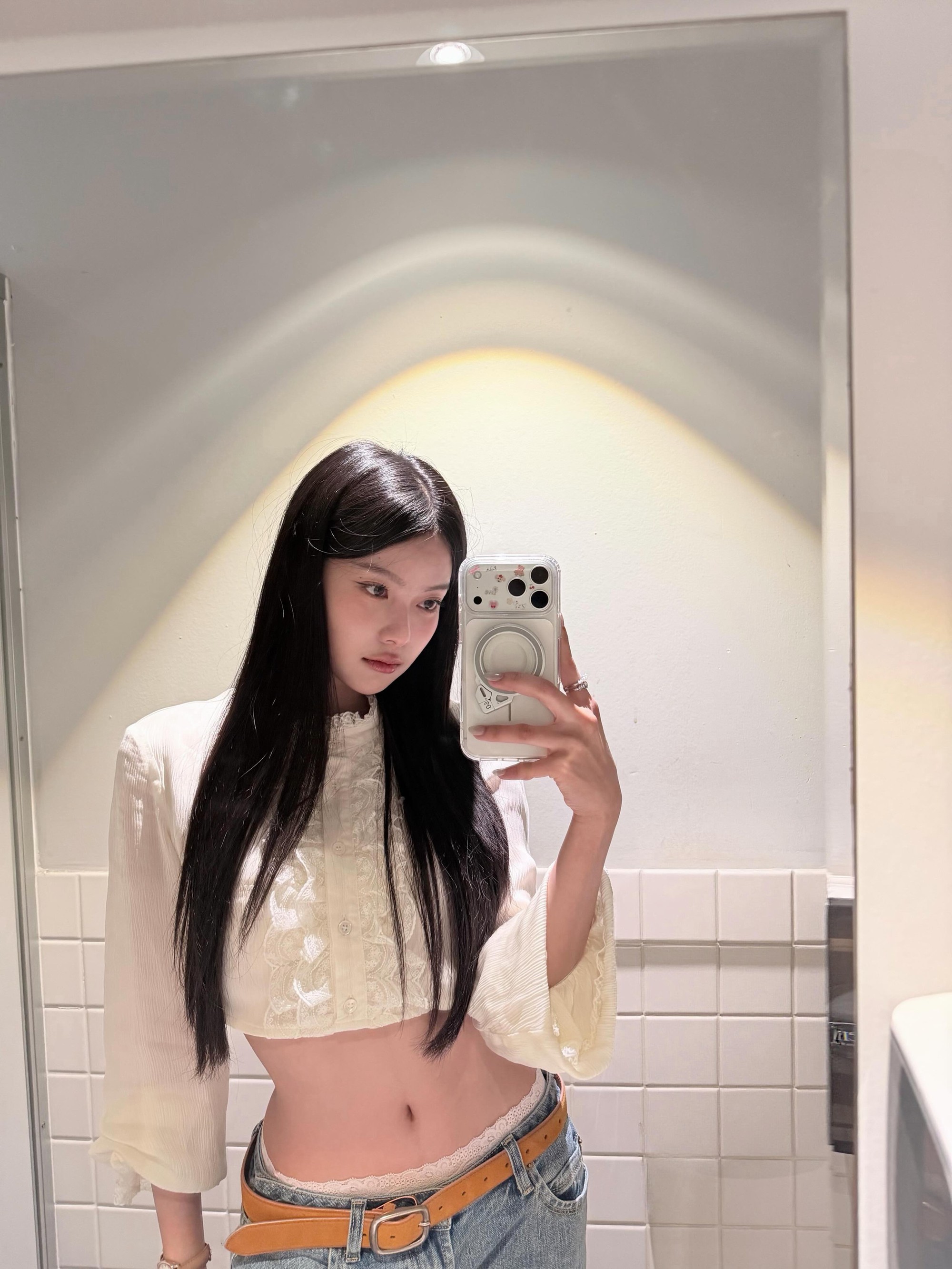 1 c&aacute;i hất t&oacute;c cả triệu lượt m&ecirc;, netizen tấm tắc: G&aacute;i xinh n&agrave;y "đến gi&oacute; cũng phải ưu &aacute;i"- Ảnh 9.