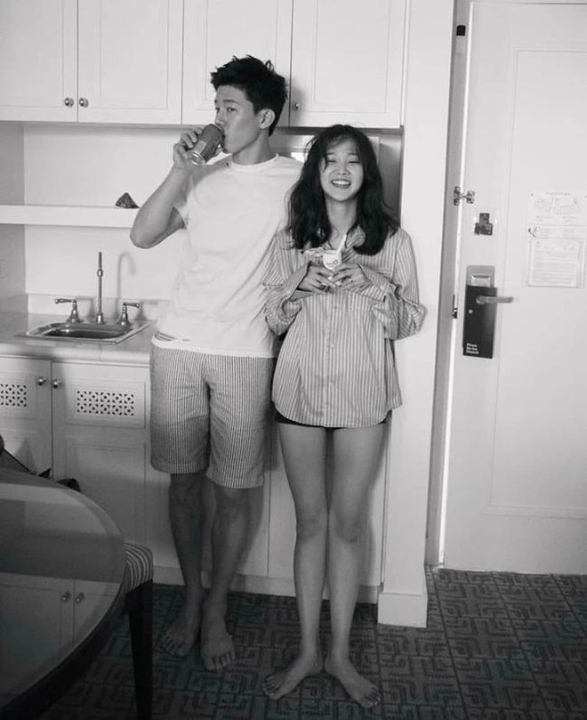 &ldquo;Thầy gi&aacute;o&rdquo; bảnh nhất l&uacute;c n&agrave;y: U50 body hết nước chấm, c&ugrave;ng vợ l&agrave;m th&agrave;nh couple mặc chất suốt một thập kỷ- Ảnh 19.