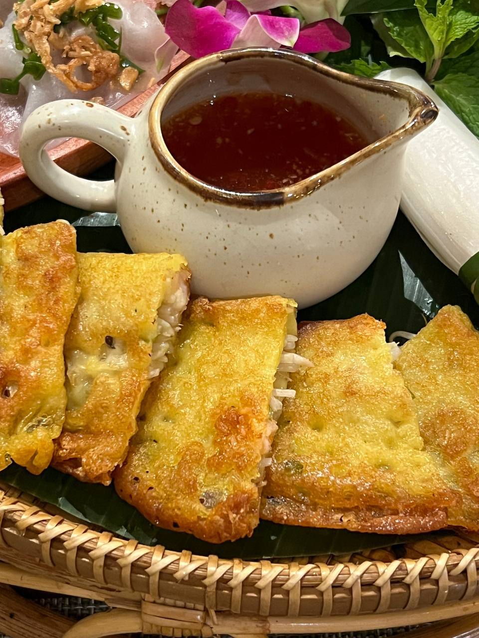 Trải nghiệm nh&agrave; h&agrave;ng c&oacute; vị tr&iacute; đắc địa nhất Hội An, tự tay l&agrave;m t&ocirc; mỳ quảng vừa &yacute; nhất cuộc đời - Ảnh 7.