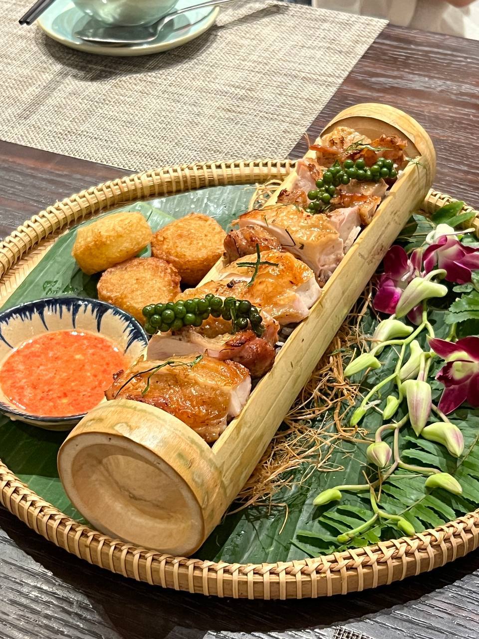 Trải nghiệm nh&agrave; h&agrave;ng c&oacute; vị tr&iacute; đắc địa nhất Hội An, tự tay l&agrave;m t&ocirc; mỳ quảng vừa &yacute; nhất cuộc đời - Ảnh 11.
