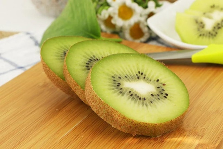 Người phụ nữ 50 tuổi bị lo&atilde;ng xương v&igrave; thường xuy&ecirc;n ăn b&aacute;nh m&igrave;, b&aacute;c sĩ tiết lộ 1 thủ phạm - Ảnh 4.