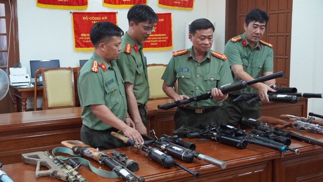 Công an ập vào khám xét nhiều địa điểm, bắt giữ Đào Thị Lan Anh SN 2005 trong chuyên án quy mô đặc biệt lớn- Ảnh 4.