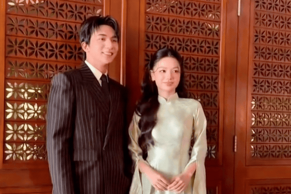 Bắt gặp cặp sao Việt c&ograve;n nợ cả nước c&aacute;i kết đẹp c&ocirc;ng khai t&igrave;nh tứ, ai cũng tấm tắc &ldquo;đ&acirc;y ch&iacute;nh l&agrave; ho&agrave; b&igrave;nh&rdquo;- Ảnh 1.