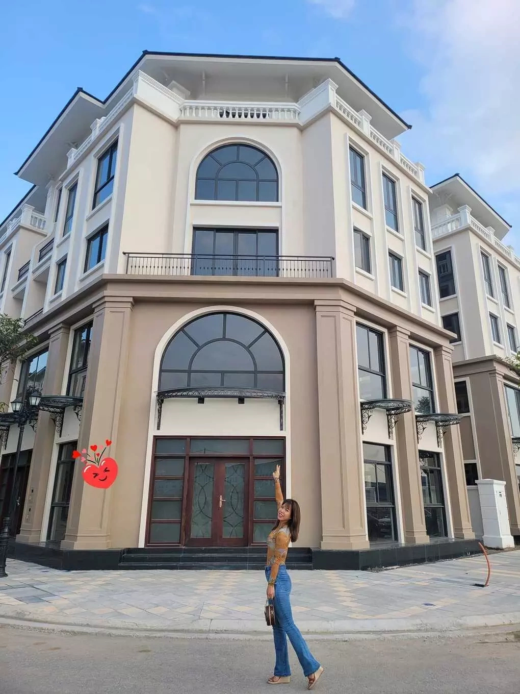 "Nam thần showbiz" sở hữu BĐS bạc tỷ: Bỏ căn hộ tầng cao xuống ở nh&agrave; mặt đất, g&oacute;c n&agrave;o cũng đẹp lộng lẫy- Ảnh 2.