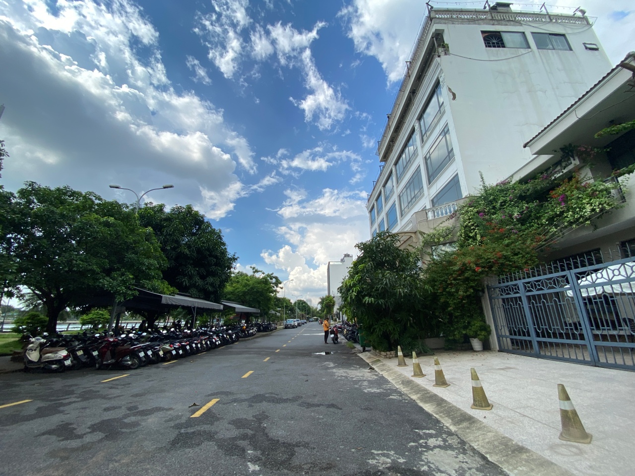 Chuyện hy hữu ở TP.HCM: C&oacute; nh&agrave;, c&oacute; sổ nhưng hơn 10 năm vẫn kh&ocirc;ng thể về ở v&igrave;... kh&ocirc;ng c&oacute; lối đi- Ảnh 1.