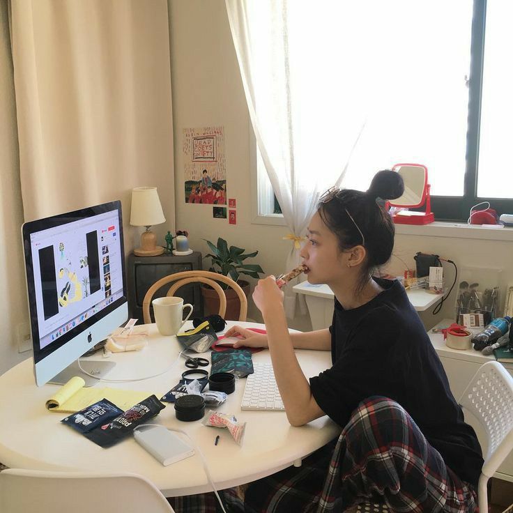 Nghỉ việc l&agrave;m freelancer nhưng qu&aacute; c&ocirc; đơn: Giờ lại ước được l&ecirc;n c&ocirc;ng ty, n&oacute;i chuyện với đồng nghiệp- Ảnh 1.