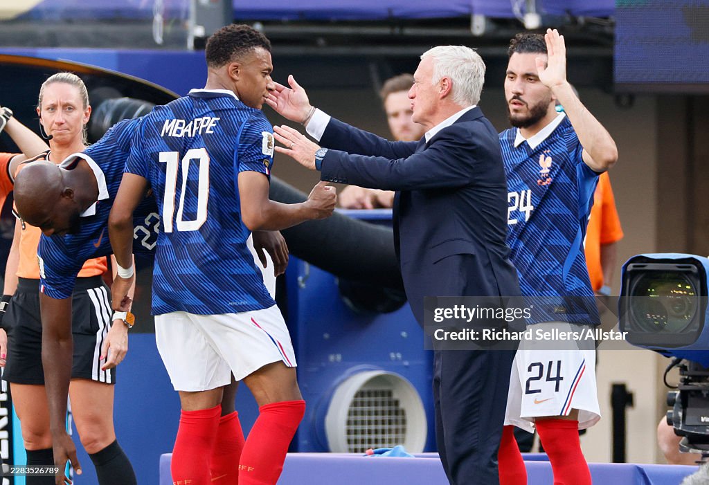 HLV Deschamps của Ph&aacute;p cũng phải "c&uacute;i m&igrave;nh th&aacute;n phục" Mbappe- Ảnh 3.