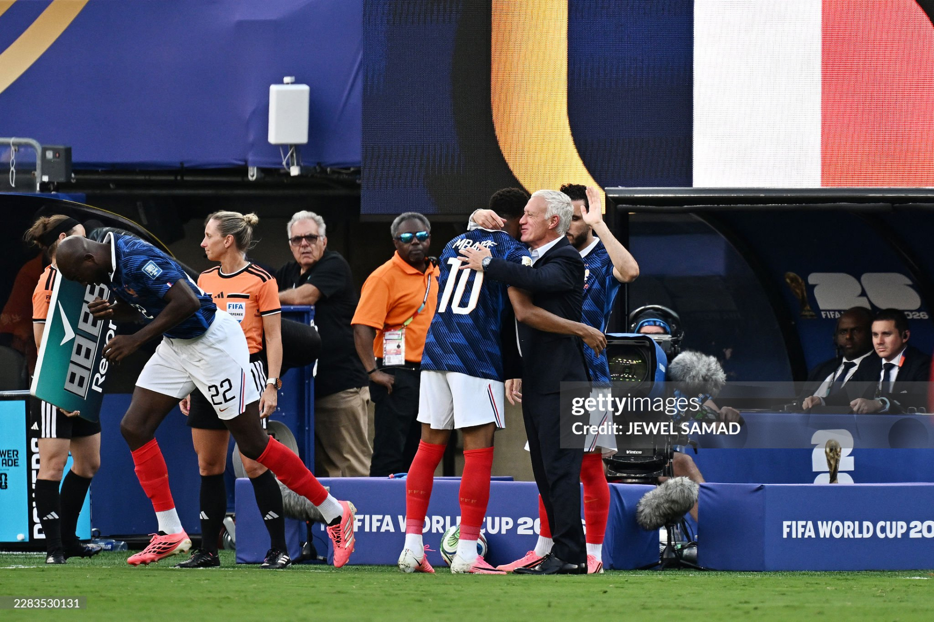 HLV Deschamps của Ph&aacute;p cũng phải "c&uacute;i m&igrave;nh th&aacute;n phục" Mbappe- Ảnh 4.
