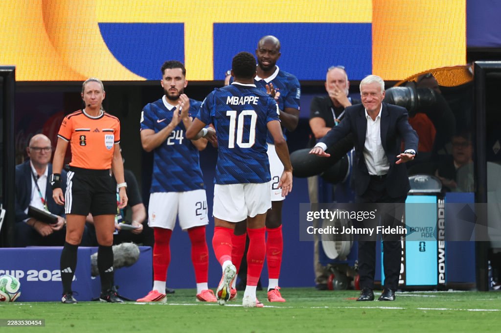 HLV Deschamps của Ph&aacute;p cũng phải "c&uacute;i m&igrave;nh th&aacute;n phục" Mbappe- Ảnh 1.