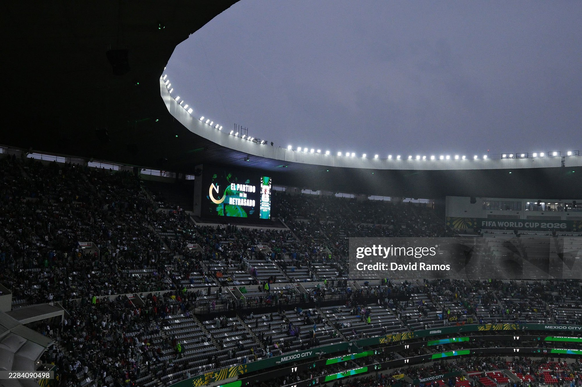 Trận Mexico vs Ecuador tại vòng 32 đội World Cup bị hoãn một tiếng vì mưa lớn kèm sấm sét, FIFA ra thông báo khẩn - Ảnh 6.