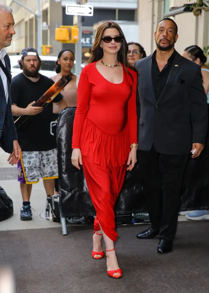 Bà bầu Anne Hathaway 0 điểm!- Ảnh 1.