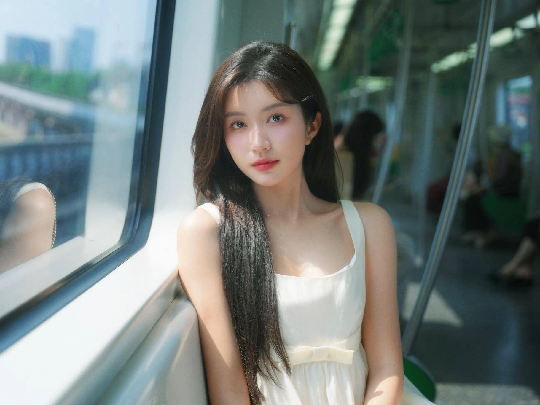 Vbiz c&oacute; c&ocirc; g&aacute;i bị mỉa mai khắp MXH đến mức phải xin netizen &ldquo;k&igrave;m chế&rdquo;, visual s&aacute;ng trưng nhưng kh&oacute; ưa v&ocirc; c&ugrave;ng- Ảnh 5.