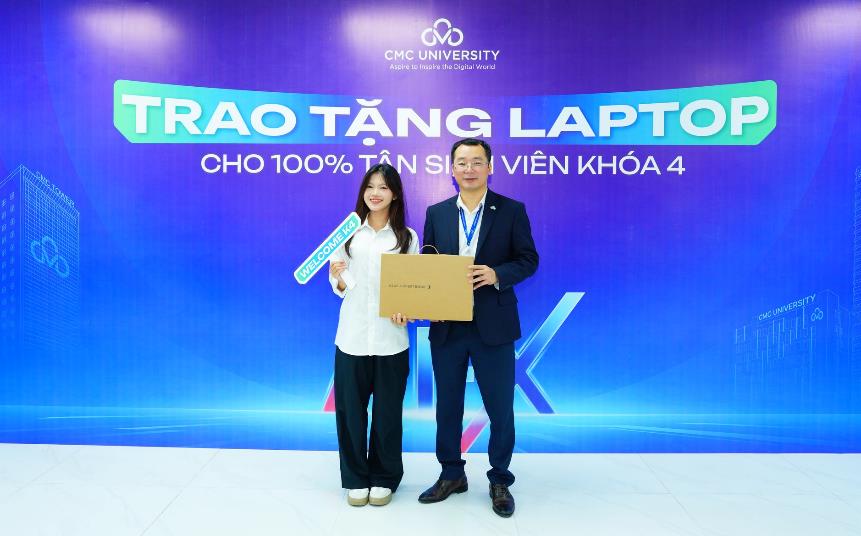 Trường Đại học CMC tặng m&aacute;y t&iacute;nh bảng cho to&agrave;n bộ th&iacute; sinh đăng &yacute; nguyện vọng 1, 2, 3 - Ảnh 1.