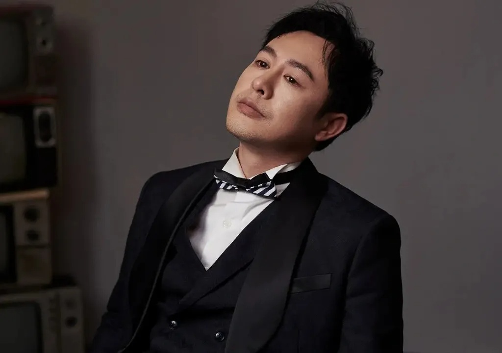 Nam diễn viên bị 800 đoàn phim từ chối vì “thấp như chú lùn”, giờ đứng trên đỉnh showbiz ai cũng phải ngước nhìn- Ảnh 1.