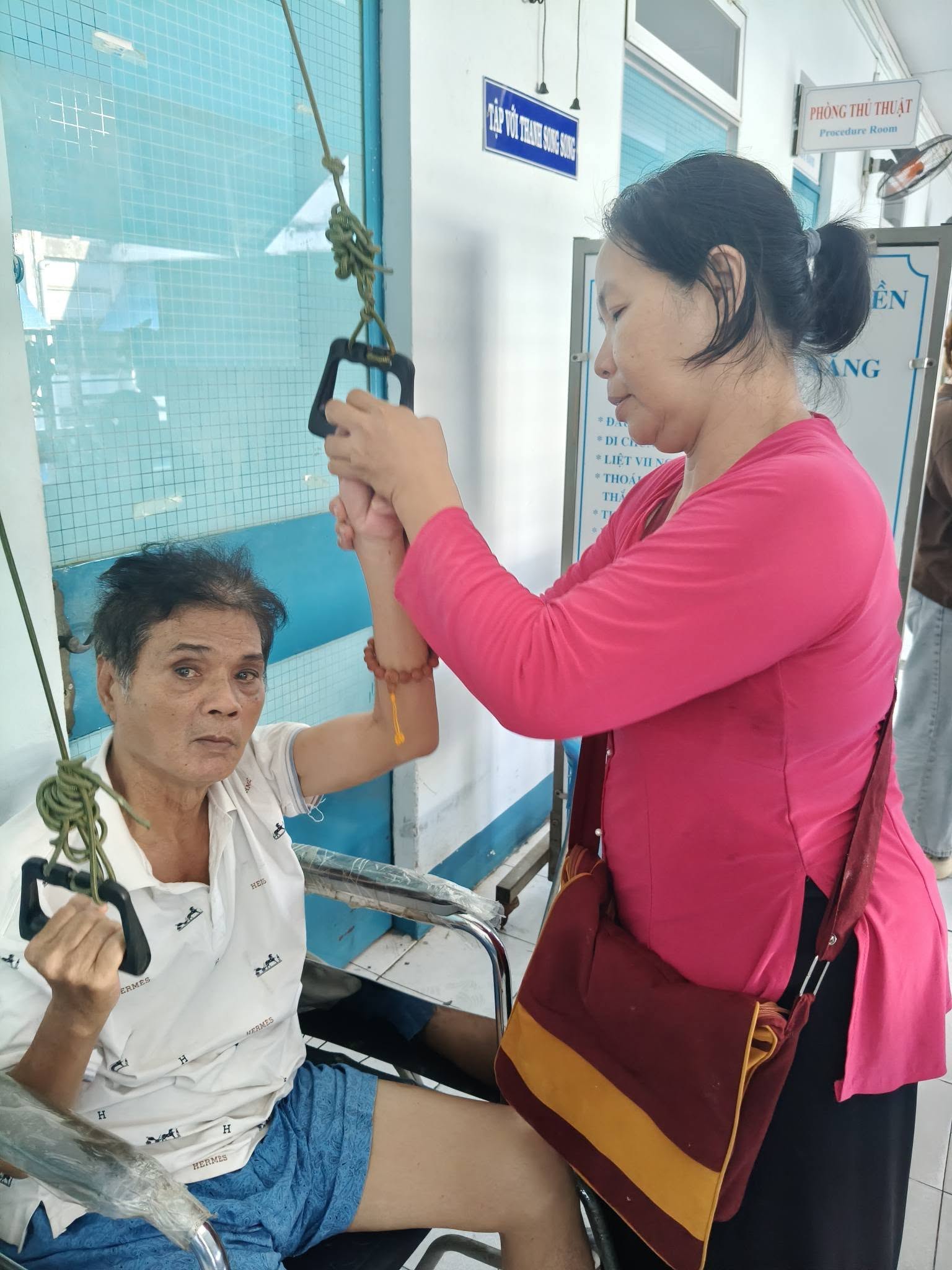 T&igrave;nh trạng nam nghệ sĩ Việt ai cũng biết mặt sau khi bị nhồi m&aacute;u n&atilde;o l&uacute;c đang ăn cơm- Ảnh 2.
