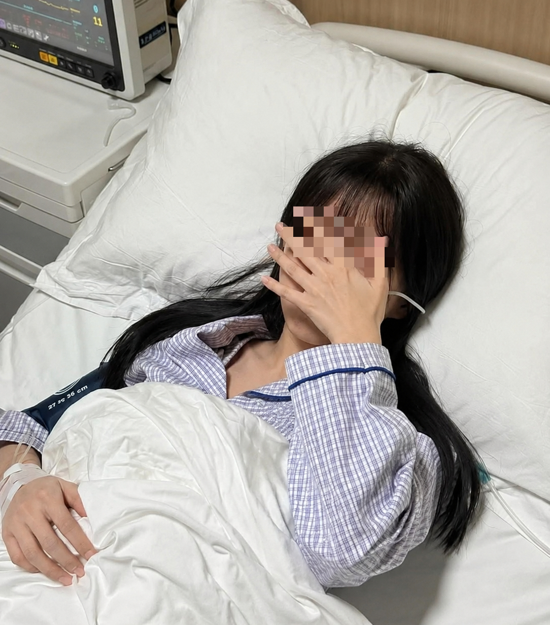 Tưởng ngồi nhiều n&ecirc;n b&eacute;o bụng, c&ocirc; g&aacute;i 19 tuổi ph&aacute;t hoảng khi b&aacute;c sĩ t&igrave;m thấy thứ tr&uacute; ngụ b&ecirc;n trong - Ảnh 2.